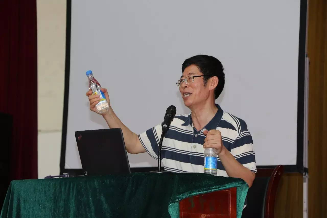 闫华，闫华主持人