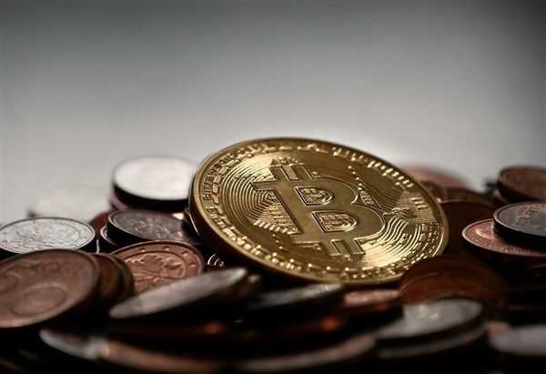 比特币可能在2周内跌至3万美元，比特币大跌13%,一天跌去超4000美元