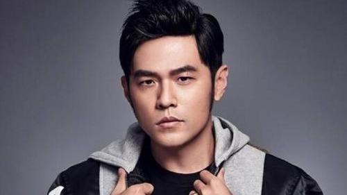 周杰伦出道，周杰伦出道时间几月几号