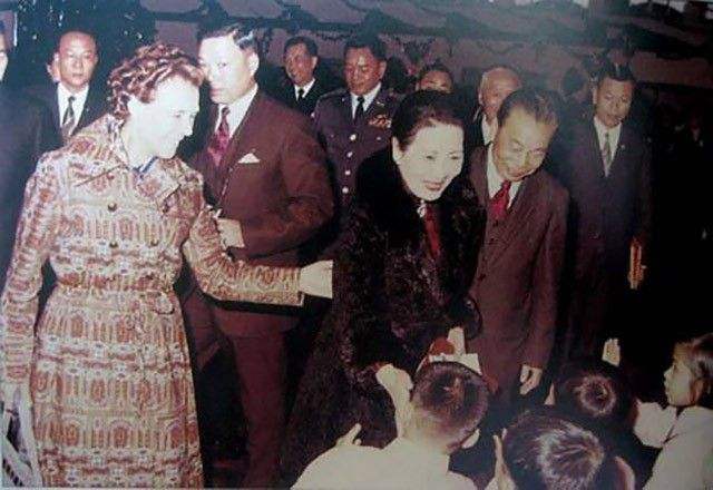 蒋经国简历，蒋经国老婆简历