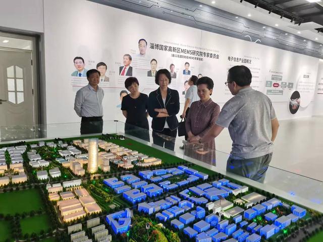 薛景霞，薛景霞訾