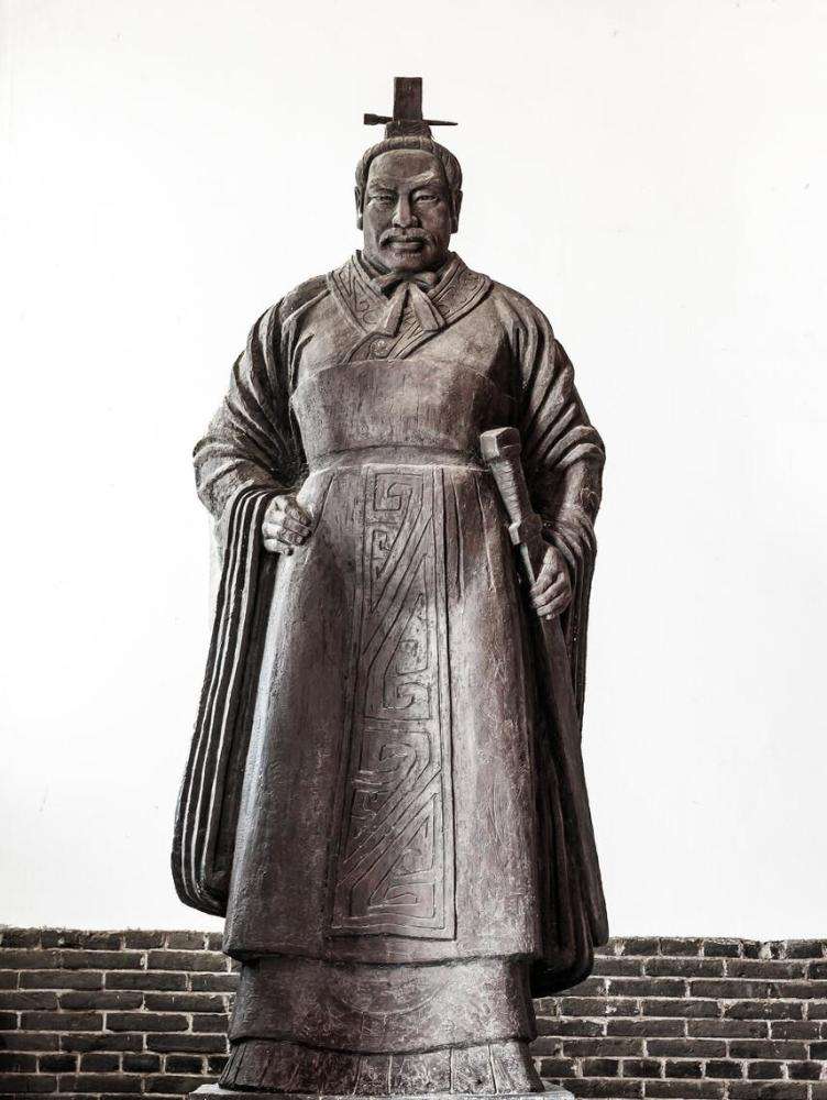 越王勾践是哪个朝代的，越王勾践是哪个朝代的离现在多少年