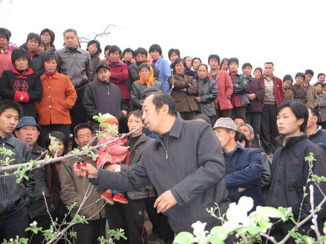 李保国简介，李保国个人简介