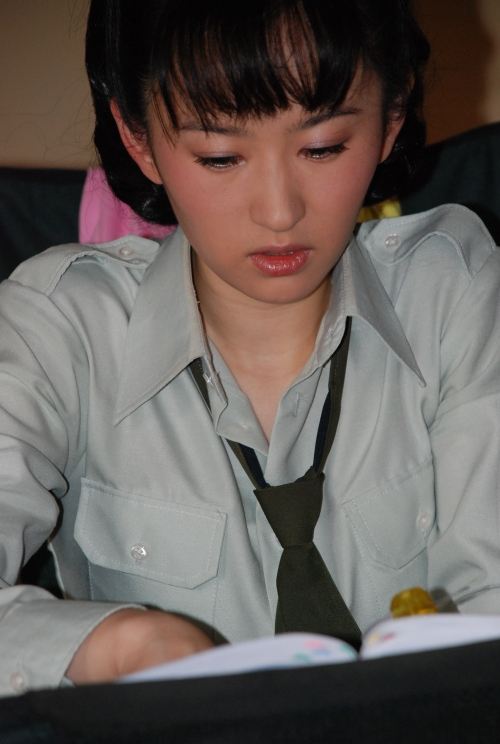 杨蕊，杨蕊菡为什么改名艾依依