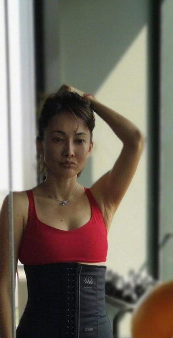 牛莉，牛莉的脸怎么变了