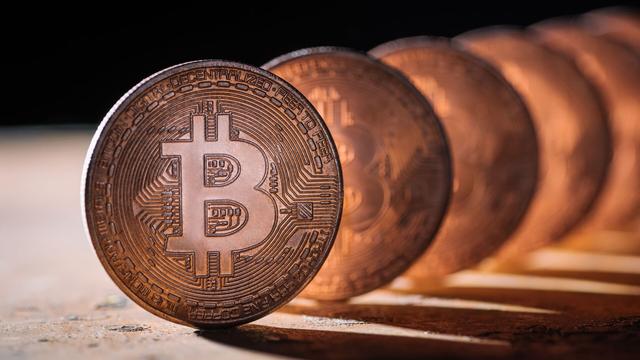 比特币突破1万美元，比特币突破1万美元大关 新闻