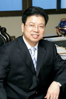均瑶集团董事长，上海均瑶集团董事长