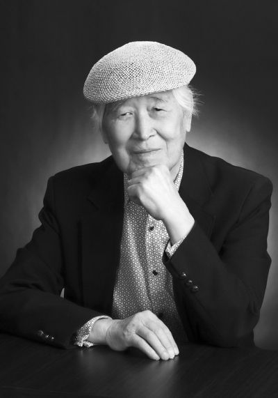 著名小说家，英国现代著名小说家