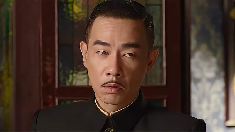 李炳君，李炳君投靠日本人