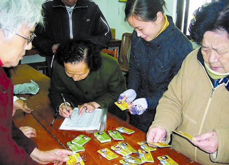 上海多大年龄能办老年证，上海办老年证都需要什么手续