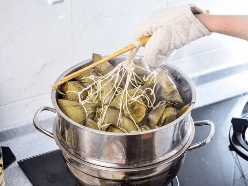粽子蒸还是煮，煮熟的粽子怎么加热