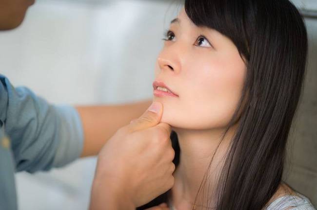 关于美女被男人日的信息