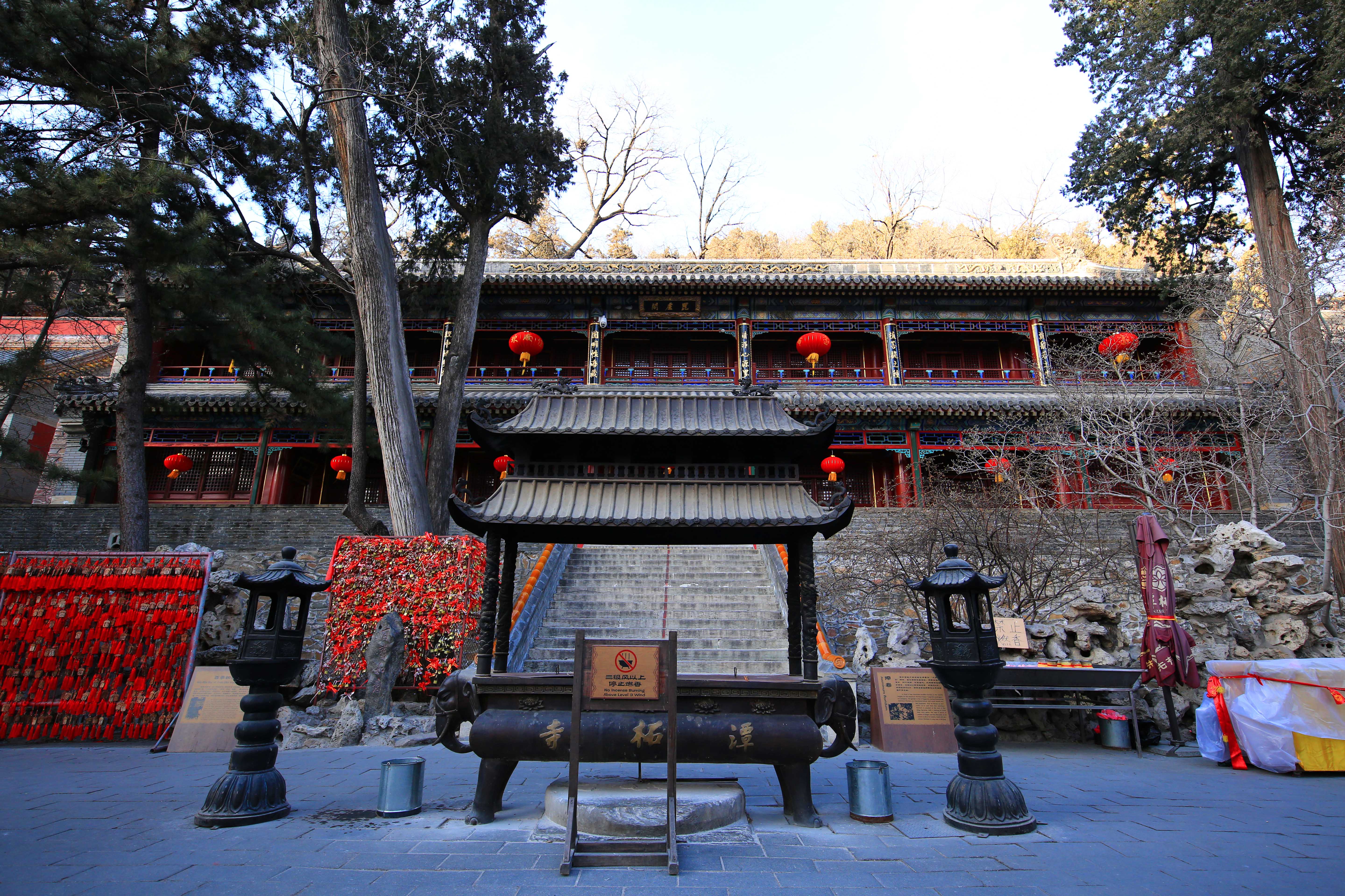 潭柘寺求什么最灵验，潭柘寺求什么最灵验 拍地