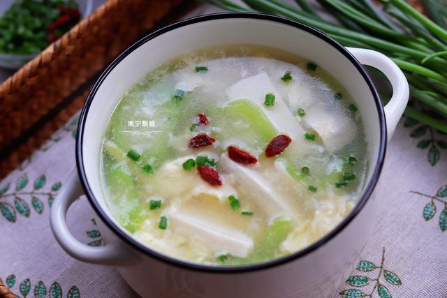 炖鸡蛋的做法，鸡枞炖鸡蛋的做法
