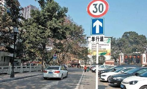 啥是单行线，单行线是什么样的标志